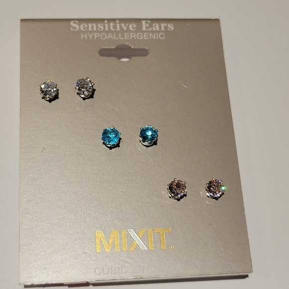 3 Pairs of Mixit Cubic Zircon Stud Earrings - Picture 3 of 8